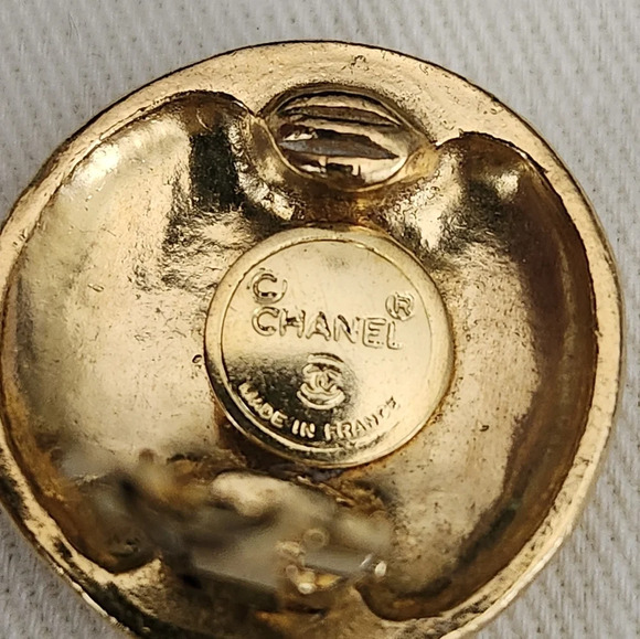 CHANEL 24k Gold Plated CC Logo Rope Round Clip On Earrings - Picture 6 of 7